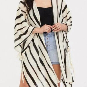Torrid ‎ Ivory & Black Stripe Ruana One Size